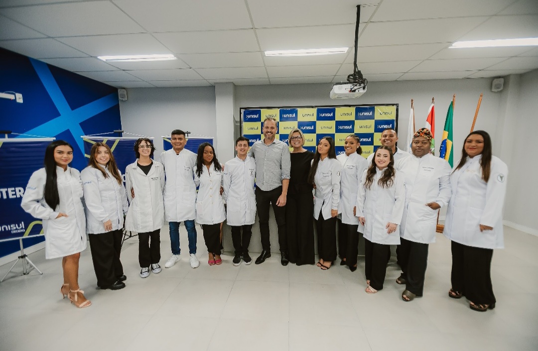 Cerimônia do Jaleco da Unisul Celebra Compromisso Profissional dos Estudantes de Saúde